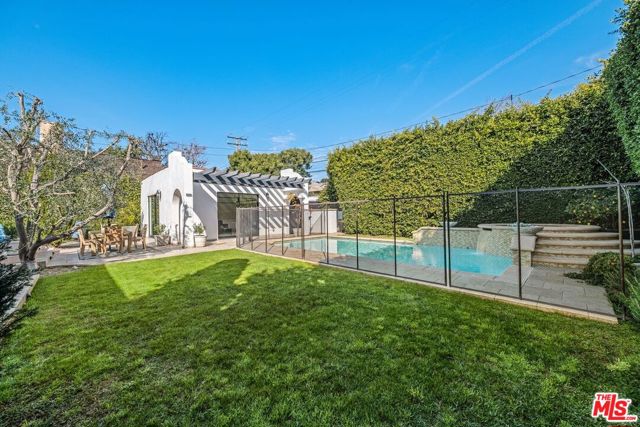 514 N Walden Drive, Beverly Hills CA: https://media.crmls.org/mediaz/76b6474a-1802-46d7-a6f1-5172ec61830e.jpg