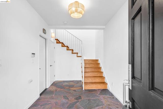 1881 Grand View Drive, Oakland CA: https://media.crmls.org/mediaz/76b6c740-0aee-42f0-8f5f-282160cae4d1.jpg