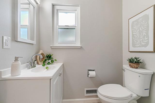 1390 Pointe Claire Drive, Sunnyvale CA: https://media.crmls.org/mediaz/76b76424-32a7-427f-95f5-fed2bcdb2812.jpg