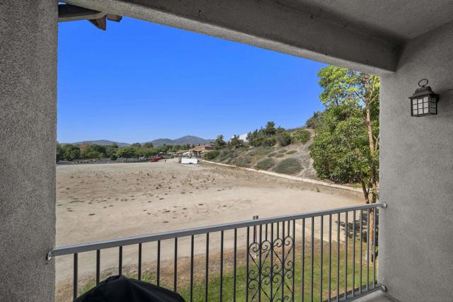 2745 White Pine Ct, Chula Vista CA: https://media.crmls.org/mediaz/76b89d03-14d3-4541-ae3e-fc0b81c35982.jpg
