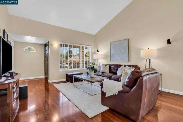 102 Monasterio Ct, San Ramon CA: https://media.crmls.org/mediaz/76b94e7a-d4b9-4dd3-a271-2afd9522020a.jpg