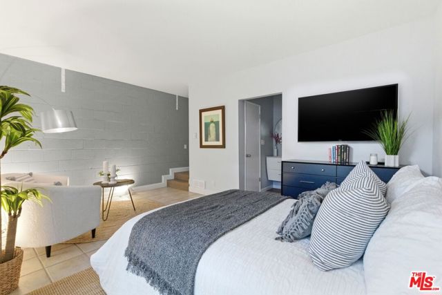 1013 16th Street, Santa Monica CA: https://media.crmls.org/mediaz/76b95f22-5e06-49aa-afcd-6317ff7e01cd.jpg