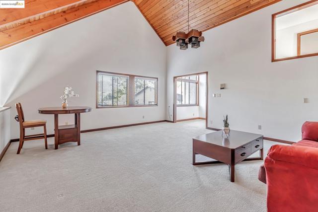 1518 MADERA CT, El Cerrito CA: https://media.crmls.org/mediaz/76b9f576-99a4-4aee-bc5d-1a02ae300b73.jpg