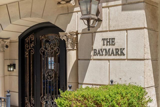 720 Stockton Street, San Francisco CA: https://media.crmls.org/mediaz/76ba140f-2004-4a3d-af84-6cc585eb412f.jpg