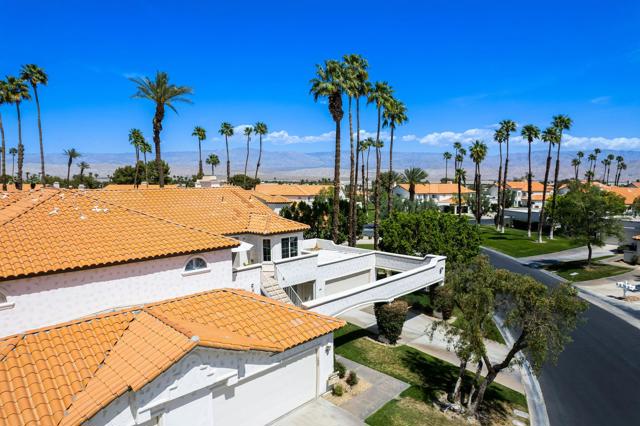 291 Vista Royale W Circle, Palm Desert CA: https://media.crmls.org/mediaz/76ba55a0-742e-41b7-a436-790eed7b2f75.jpg