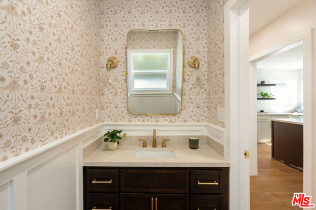 5103 Parkglen Avenue, Los Angeles CA: https://media.crmls.org/mediaz/76ba6658-9b02-4ad7-80e2-5696fafb7bef.jpg