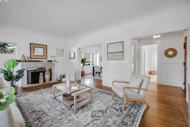 1781 B St, Hayward CA: https://media.crmls.org/mediaz/76baa47e-e4bf-450a-9732-de005e383057.jpg