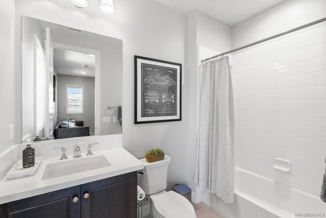 4706 Chase Ct, Carlsbad CA: https://media.crmls.org/mediaz/76bbcfce-88e1-49f1-abf0-b44b3d47d193.jpg