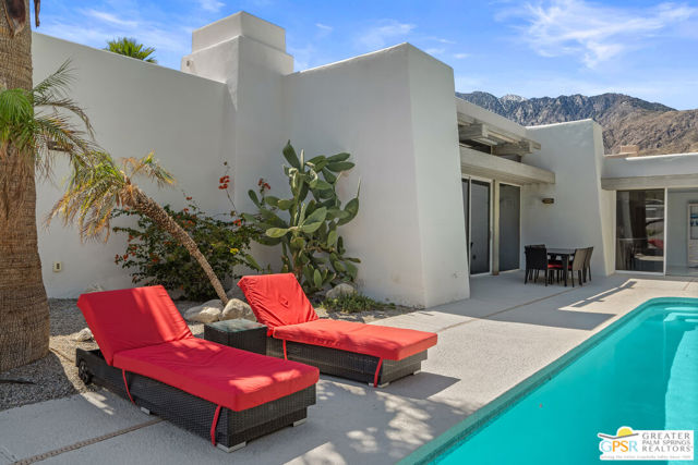 770 N Girasol Court, Palm Springs CA: https://media.crmls.org/mediaz/76bc37f7-3f26-4c54-9644-606632855644.jpg
