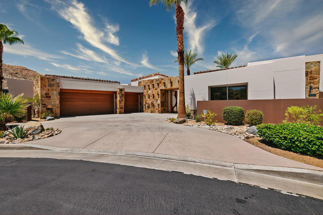 9 Rockcrest, Rancho Mirage CA: https://media.crmls.org/mediaz/76bc90ed-85b9-441b-be3f-9ac1c484ca93.jpg