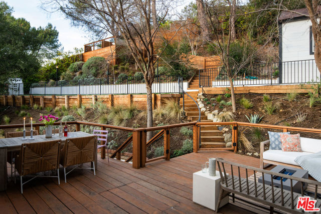 554 Mountain Green Drive, Calabasas CA: https://media.crmls.org/mediaz/76bcbc3c-5035-49c9-9f76-d3b09eb40cfb.jpg