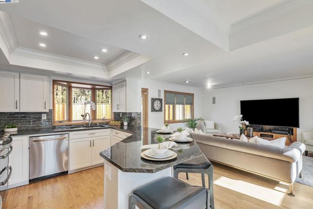 324 Merrilee Place, Danville CA: https://media.crmls.org/mediaz/76bd50be-d6c9-4712-94c5-f58f406821c8.jpg