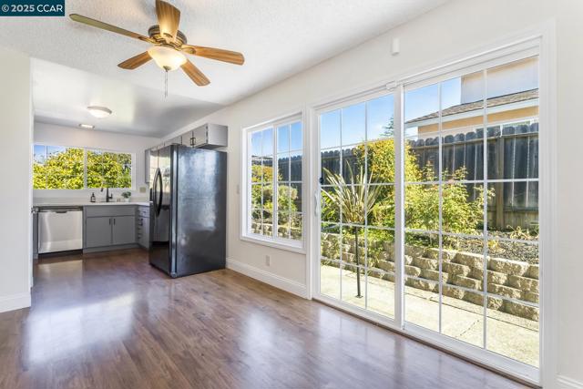 1769 Redwood Rd, Hercules CA: https://media.crmls.org/mediaz/76bd964d-799f-41aa-a5b1-5e1b633bc518.jpg