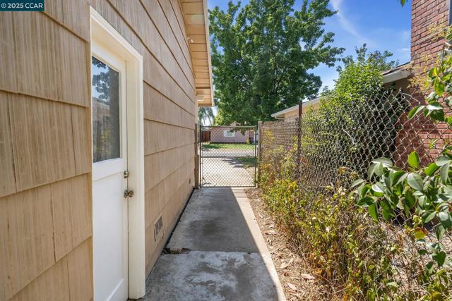 2629 Riesling Way, Rancho Cordova CA: https://media.crmls.org/mediaz/76bda647-d0d3-4812-87b8-3b48ac970c3d.jpg