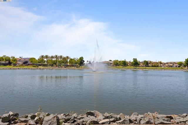 6454 Green Castle Cir, Discovery Bay CA: https://media.crmls.org/mediaz/76bdb4e6-4937-4487-8e55-be59576a34a0.jpg