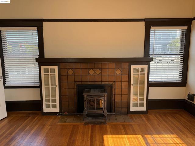 3999 Clarke, Oakland CA: https://media.crmls.org/mediaz/76be5d79-7851-4474-8342-483c63613a85.jpg