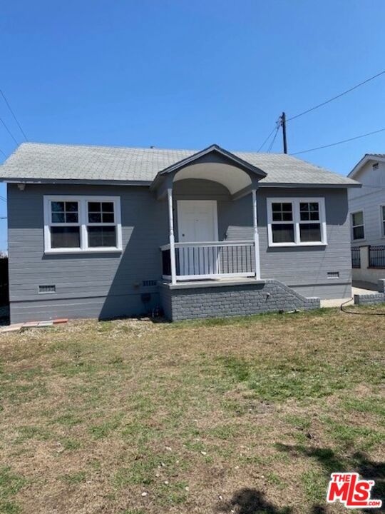 4579 W 171st Street, Lawndale CA: https://media.crmls.org/mediaz/76befa01-df3b-49af-b91d-5c135c9085bb.jpg