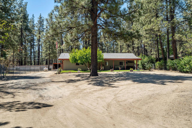 59341 Courtesy Drive, Mountain Center CA: https://media.crmls.org/mediaz/76bf0b34-9911-425a-b5a9-e088530e451a.jpg