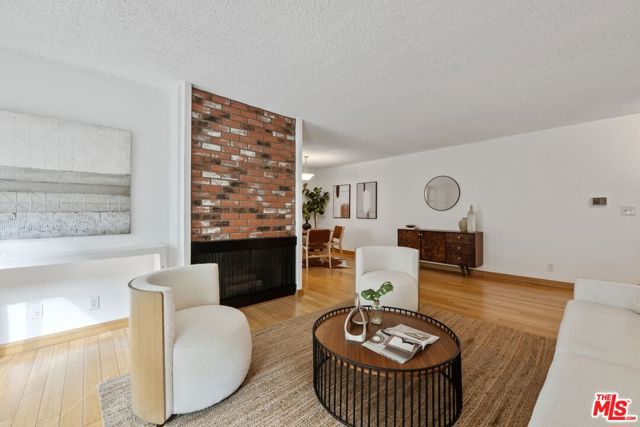 1730 Camden Avenue, Los Angeles CA: https://media.crmls.org/mediaz/76bf9f07-a841-43f6-a32d-209c4cceba78.jpg