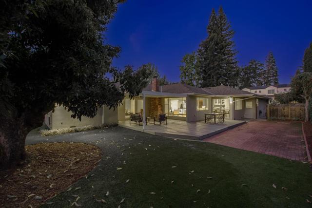 171 E Creek Drive, Menlo Park CA: https://media.crmls.org/mediaz/76bfada9-da84-4b68-b277-fc93c00677bd.jpg