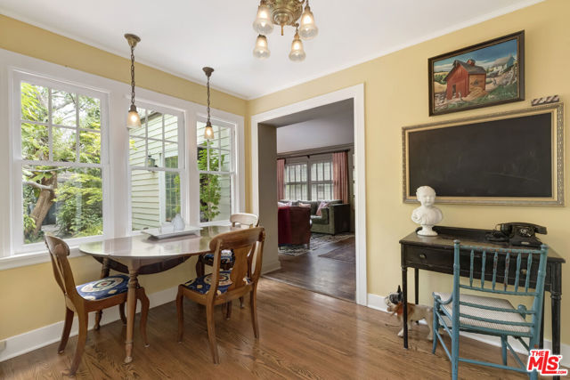 232 N Arden Boulevard, Los Angeles CA: https://media.crmls.org/mediaz/76c36100-beda-41a8-96f1-a44f2b6947a4.jpg