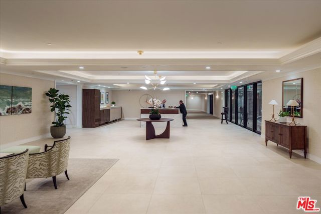 300 N Swall Drive, Beverly Hills CA: https://media.crmls.org/mediaz/76c369f2-3d60-4aa0-b1f1-581c80d11427.jpg