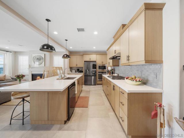 916 Camino Aldea, Chula Vista CA: https://media.crmls.org/mediaz/76c386a1-6467-481b-84df-a57ddf65eb66.jpg