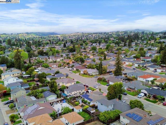4311 Circle Ave, Castro Valley CA: https://media.crmls.org/mediaz/76c4573f-5ed4-4296-a83e-f33bff95d07e.jpg