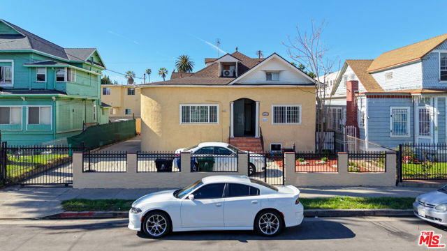 1147 S Westlake Avenue, Los Angeles CA: https://media.crmls.org/mediaz/76c48c30-5862-48a7-8fbb-e915cc85efda.jpg