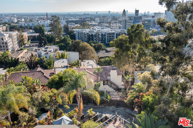 6686 Emmet Terrace, Los Angeles CA: https://media.crmls.org/mediaz/76c4ec51-2bb9-464d-89c5-cc0a4671d4c6.jpg