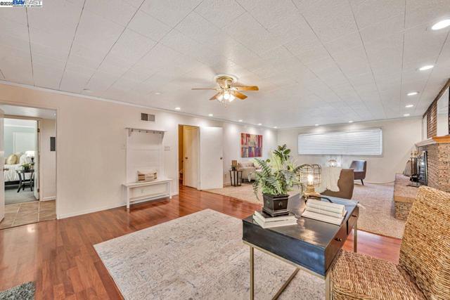 32072 Chicoine Ave, Hayward CA: https://media.crmls.org/mediaz/76c51573-0874-4490-8dda-c60f1ec43cc8.jpg