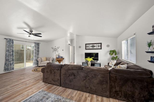 8620 Atlas View Drive, Santee CA: https://media.crmls.org/mediaz/76c53748-a158-4f5a-85e9-5baa4a738d9a.jpg