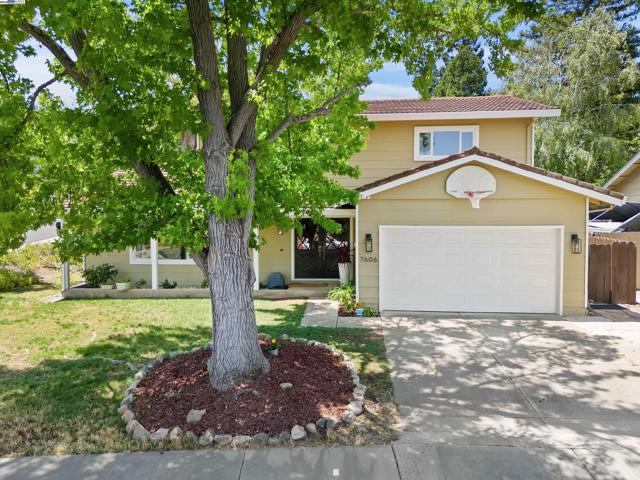7606 Desertwood Ln, Pleasanton CA: https://media.crmls.org/mediaz/76c552f0-614e-4910-8eec-4f5f89af0b0f.jpg