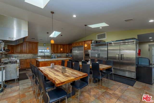 6956 Bertrand Avenue, Reseda CA: https://media.crmls.org/mediaz/76c5672e-f190-4a61-96b3-325ebd2e890b.jpg