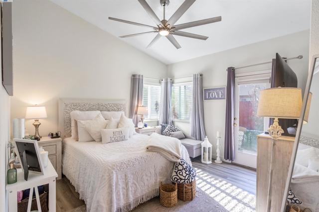 715 Bobcat Ln, Manteca CA: https://media.crmls.org/mediaz/76c5b1f9-9741-4951-be8e-3519824395e0.jpg