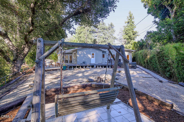 5245 Bubbling Well Lane, La Canada Flintridge CA: https://media.crmls.org/mediaz/76c5e0f6-0a0f-4307-bc65-a55a279820ac.jpg