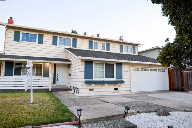 1019 Lenor Way, San Jose CA: https://media.crmls.org/mediaz/76c5f1e2-0da3-4c8e-8a20-c630b7f87953.jpg