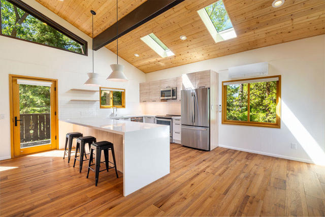 24718 Fern Valley Road, Idyllwild CA: https://media.crmls.org/mediaz/76c61e04-8506-4084-90c4-dd9991937d0b.jpg