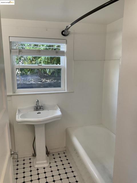 512 E St., Antioch CA: https://media.crmls.org/mediaz/76c675f1-7034-4951-82e2-efcd177f5cf4.jpg