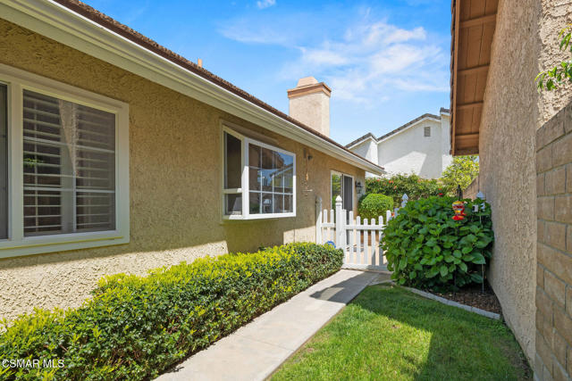 4570 N Vistapark Drive, Moorpark CA: https://media.crmls.org/mediaz/76c687bf-96f8-440d-af29-923915c4dbab.jpg