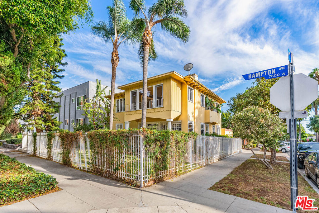 7642 Hampton Avenue — Spanish