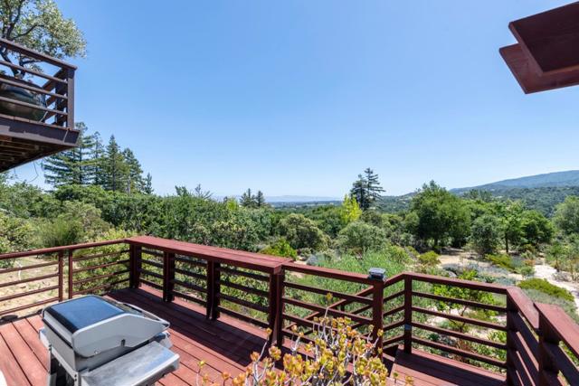 165 Golden Oak Drive, Portola Valley CA: https://media.crmls.org/mediaz/76c77115-0543-44ea-98b5-dccf7ca3c472.jpg