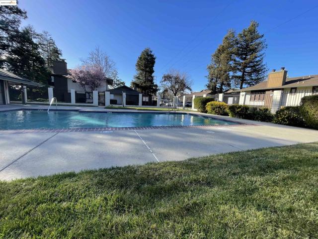 2416 Shadow Ln, Antioch CA: https://media.crmls.org/mediaz/76c807a4-af76-4e06-a41a-740129998ac2.jpg