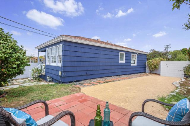 1205 Park Row, La Jolla CA: https://media.crmls.org/mediaz/76c860b3-b04c-4217-a6e8-429b7e716283.jpg