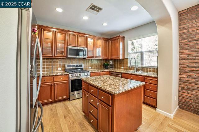 7840 Stoneleaf Drive, San Ramon CA: https://media.crmls.org/mediaz/76c87ad8-09de-4990-8e92-5cd2ff0dd583.jpg