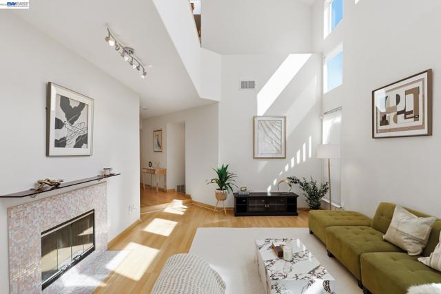 906 Vista Pointe Dr, San Ramon CA: https://media.crmls.org/mediaz/76c91675-e328-4b08-b9b4-b1944e6d9802.jpg