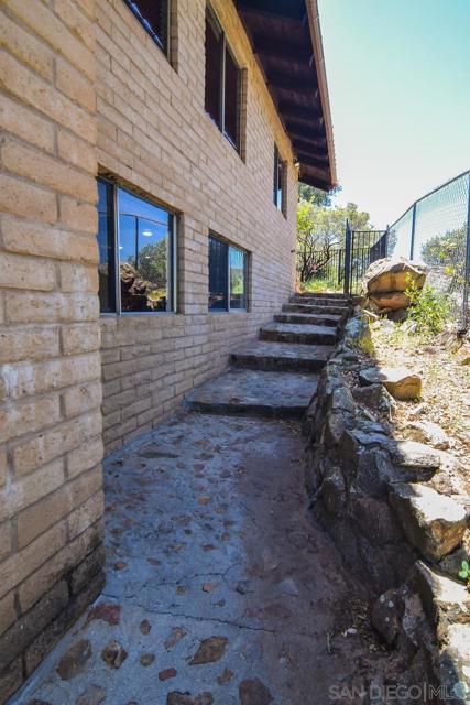 23684 Viejas Grade Rd, Descanso CA: https://media.crmls.org/mediaz/76c95cb9-004c-4e60-a6be-5075e3bb54ee.jpg