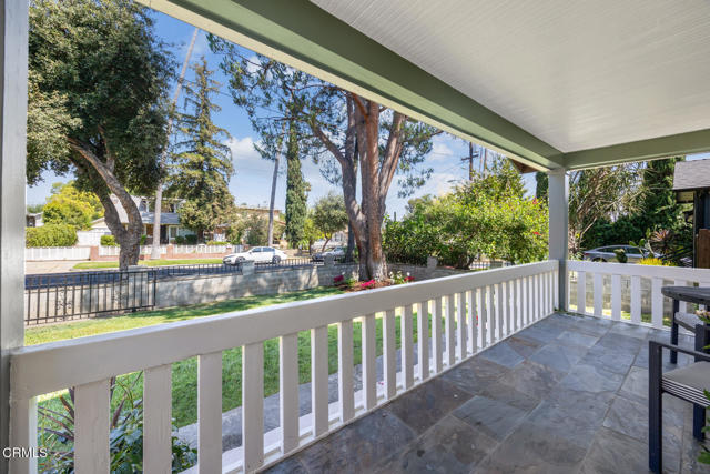 975 N Mentor Avenue, Pasadena CA: https://media.crmls.org/mediaz/76c96933-c446-40ba-9dfb-b3433069e579.jpg