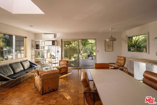 3130 Isabel, Los Angeles CA: https://media.crmls.org/mediaz/76c9b1ac-2e0f-4309-acb8-67f3ab66c3ce.jpg