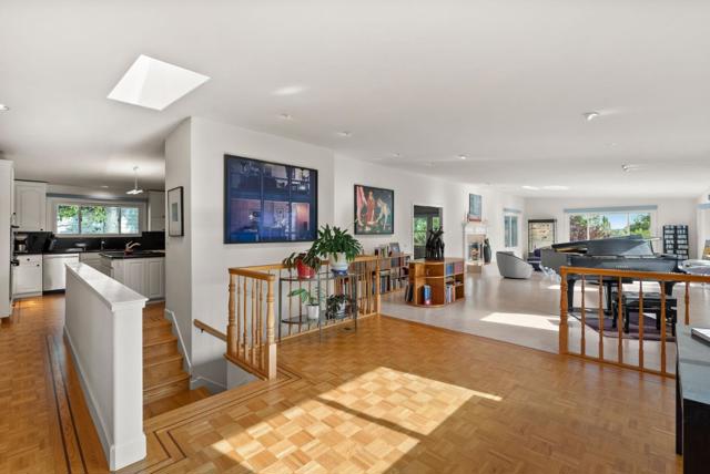 3920 Lakemead Way, Redwood City CA: https://media.crmls.org/mediaz/76c9e055-6d66-4610-9c8f-cca07422e603.jpg
